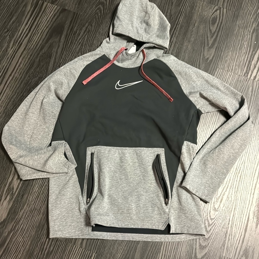🍍NIKE THERMA FIT HOODIE🍍SZ M🍍pit to pit 21”🍍length 25”🍍zip pockets